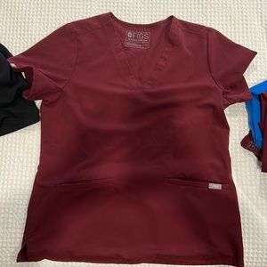 FIGS women’s maroon pocket scrub top size medium